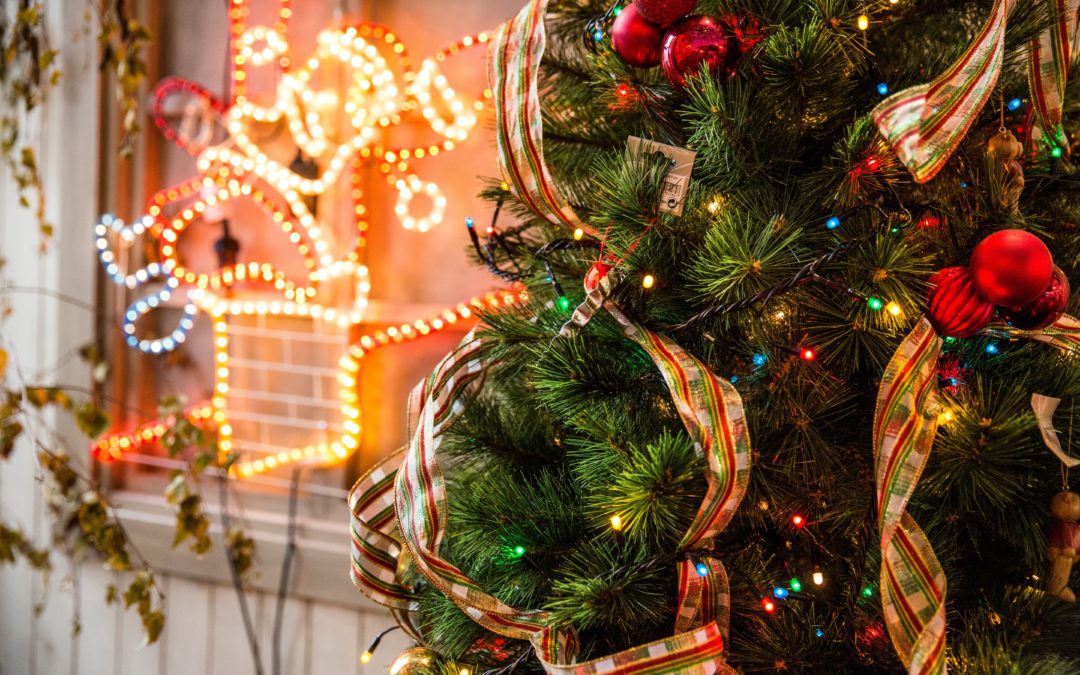 Holiday light safety checklist. Christmas tree with lights - Lights